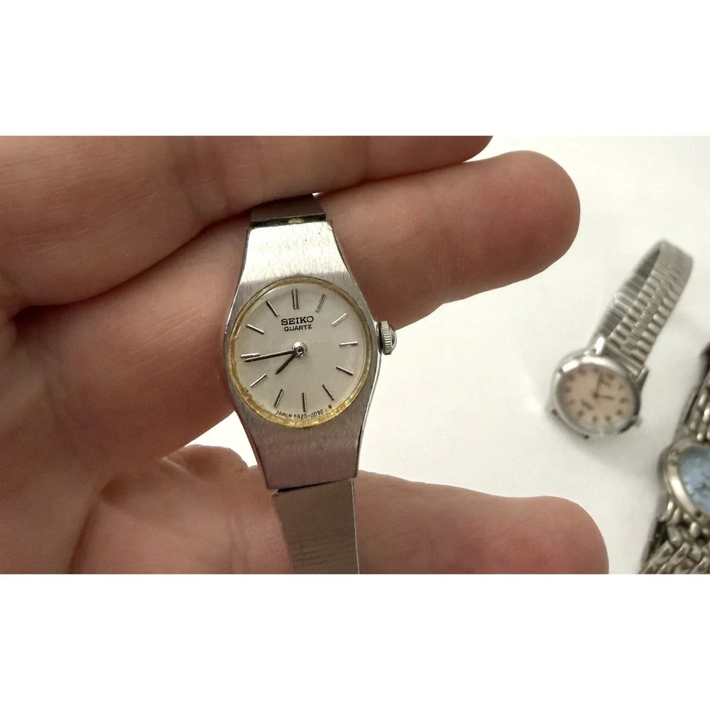Lot of 4 Watches Quartz Gold Tone Silver Tone Seiko, Elgin, Timex, Vanity Fair